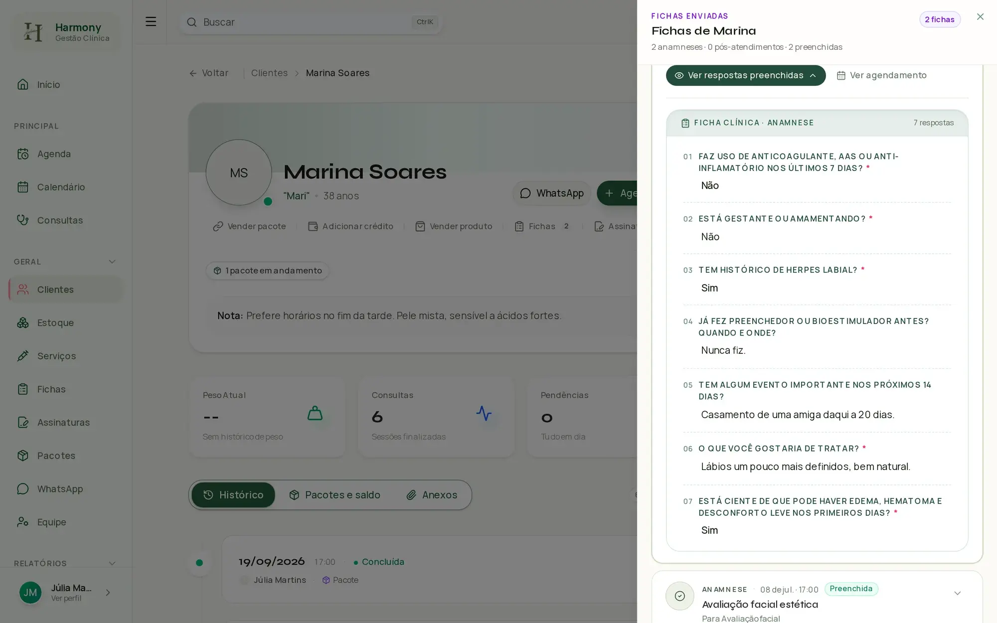 Ficha de anamnese respondida pela paciente, aberta no perfil dela no Harmony